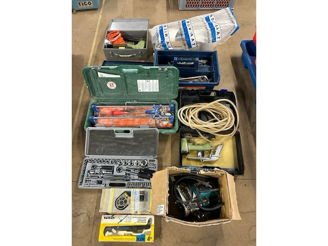 10x gereedschap en bouwmaterialen - afbeelding 1 van  7