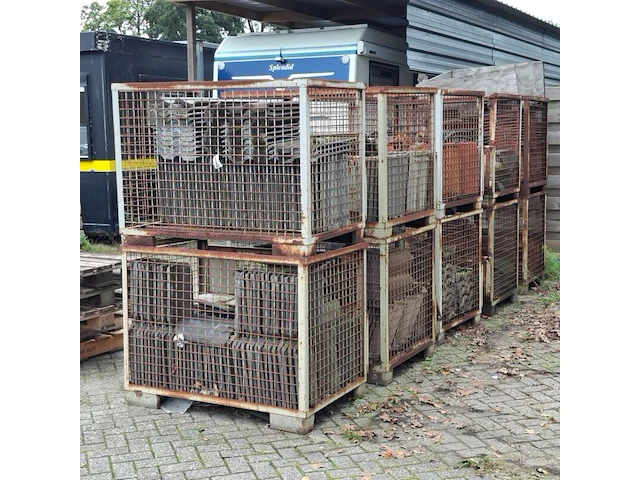 10x gitterbox met diverse dakpannen - afbeelding 1 van  11