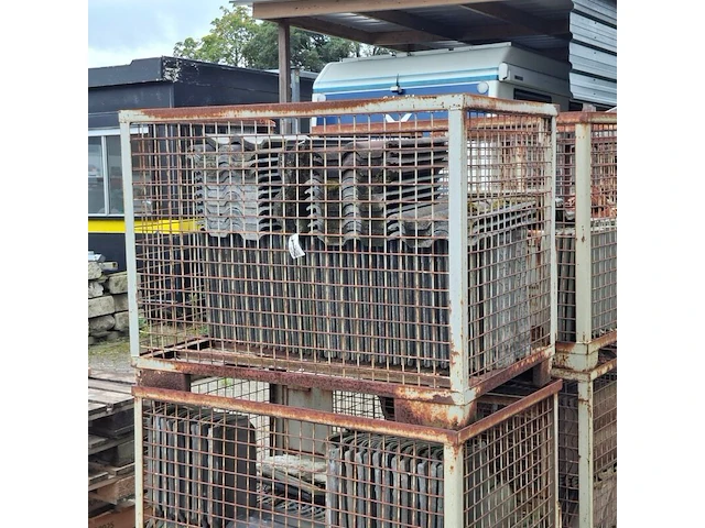 10x gitterbox met diverse dakpannen - afbeelding 4 van  11