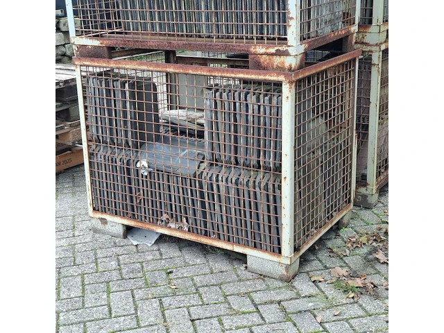 10x gitterbox met diverse dakpannen - afbeelding 5 van  11