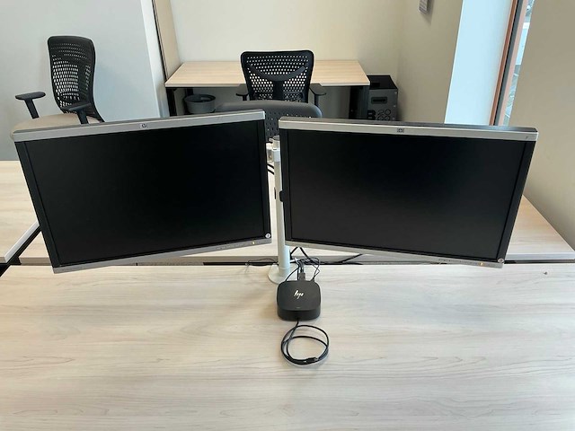 10x hp monitor met 5 dockingstations - afbeelding 7 van  9