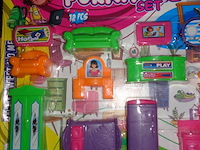 10x poppenhuismeubels op grote kaart - afbeelding 1 van  5