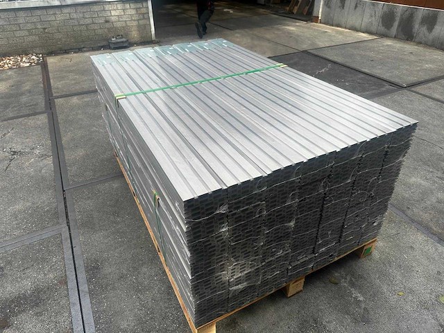 10x triple rhombus schutting grijs - composiet schutting - 18 meter schutting - afbeelding 3 van  6