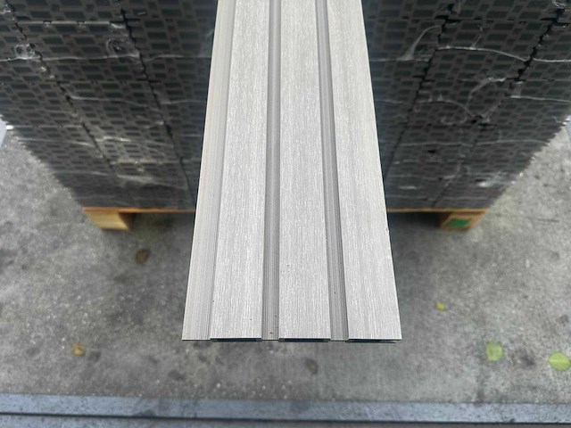 10x triple rhombus schutting grijs - composiet schutting - 18 meter schutting - afbeelding 4 van  6
