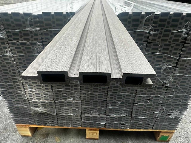 10x triple rhombus schutting grijs - composiet schutting - 18 meter schutting - afbeelding 5 van  6