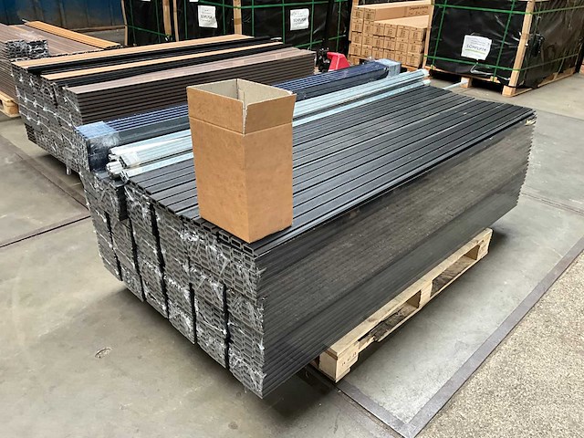 10x triple rhombus zwart composiet schutting inclusief tuinpalen (18,7 mtr) - afbeelding 2 van  6