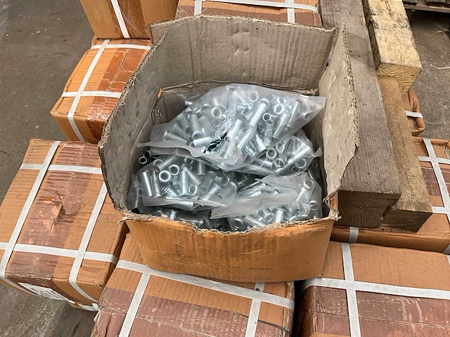 10x30mm holle nieten - afbeelding 2 van  4