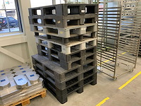 11 kunststof pallets - afbeelding 1 van  2
