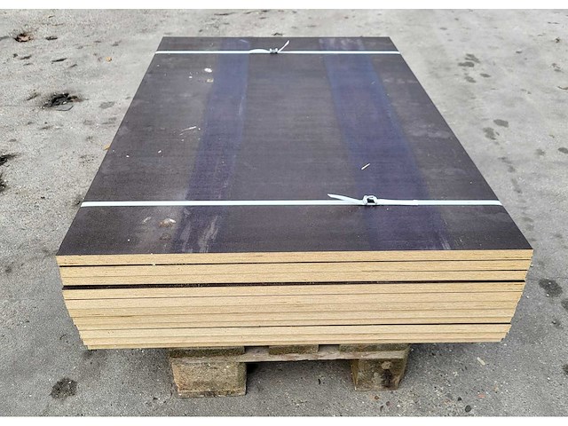 11 x berken betonplex 24mm antislip ( 10.2 m2 ) - afbeelding 2 van  5