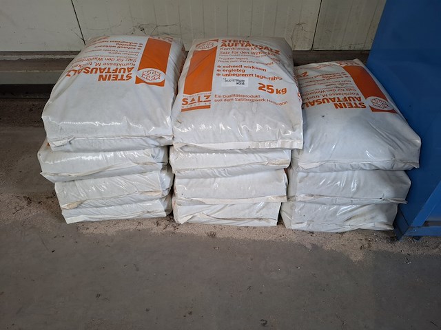 11 zak a 25kg strooizout - afbeelding 1 van  2
