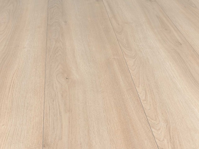 110 m2 laminaat plank - 1383 x 244 x 8 mm - afbeelding 1 van  4