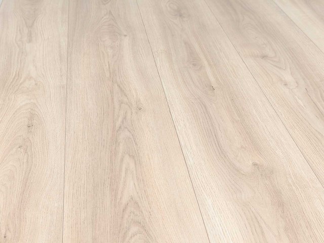 112 m2 laminaat plank watervast - 1383 x 193 x 8 mm - afbeelding 1 van  4