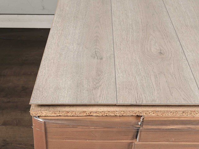 115 m2 laminaat plank - 1288 x 195 x 8 mm - afbeelding 1 van  2
