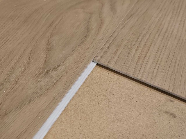 115 m2 pvc spc click visgraat - 520 x 150 x 4 mm - afbeelding 1 van  1