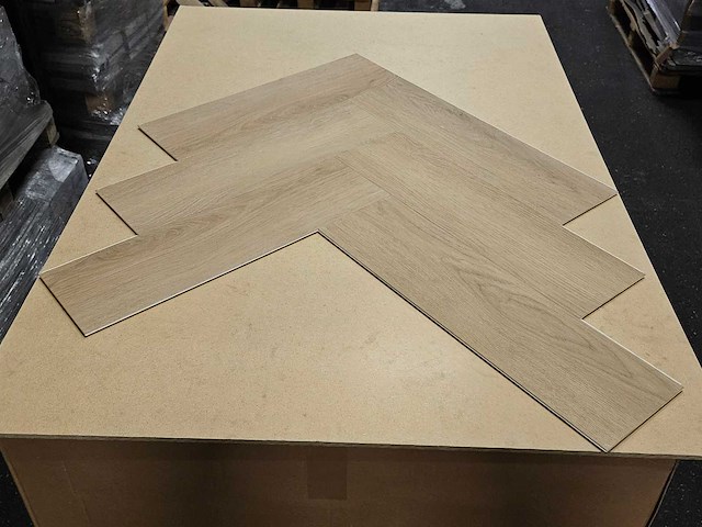 115 m2 pvc spc click visgraat - 520 x 150 x 4 mm - afbeelding 1 van  1