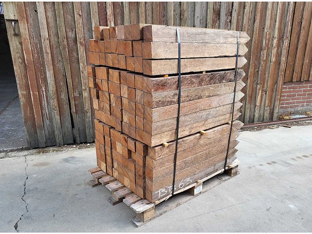 115 x azobe paal 80 x 80mm met punt , lengte 100cm - afbeelding 2 van  4