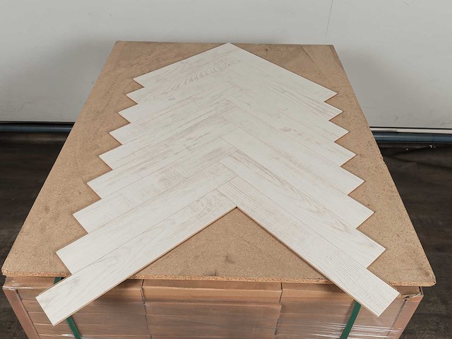 116 m2 laminaat visgraat - 504 x 84 x 8 mm - afbeelding 2 van  3