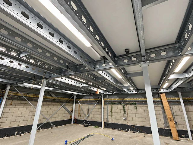118m2 entresolvloer - mezzaninevloer - afbeelding 2 van  4