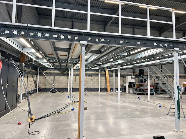118m2 entresolvloer - mezzaninevloer - afbeelding 3 van  4