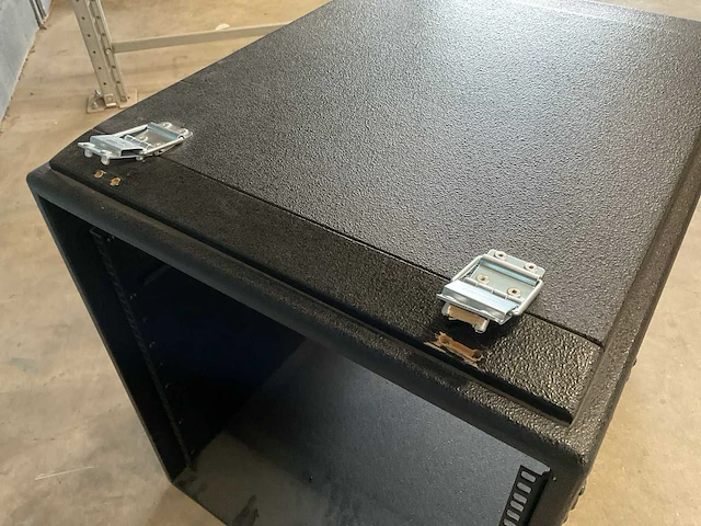 11u 19-inch rack met klepdeksel - afbeelding 2 van  2