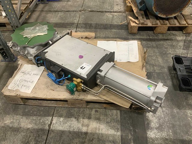 12” class 300 pneumatische schuif afsluiter - afbeelding 2 van  4
