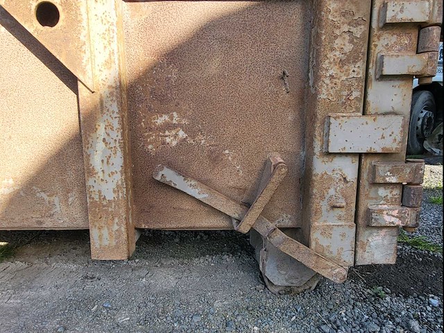 12 m3 container met automatische deur en handmatige zeil - afbeelding 5 van  6