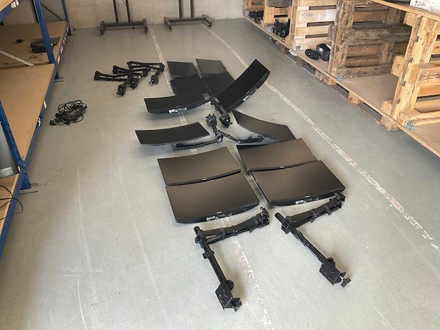 12 monitoren met 6 dubbele steunen - afbeelding 1 van  8