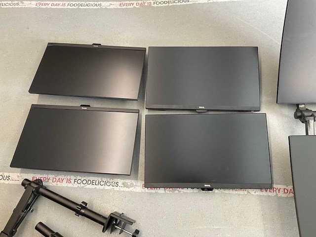 12 monitoren met 6 dubbele steunen - afbeelding 6 van  8