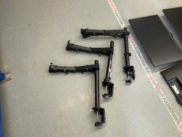 12 monitoren met 6 dubbele steunen - afbeelding 8 van  8