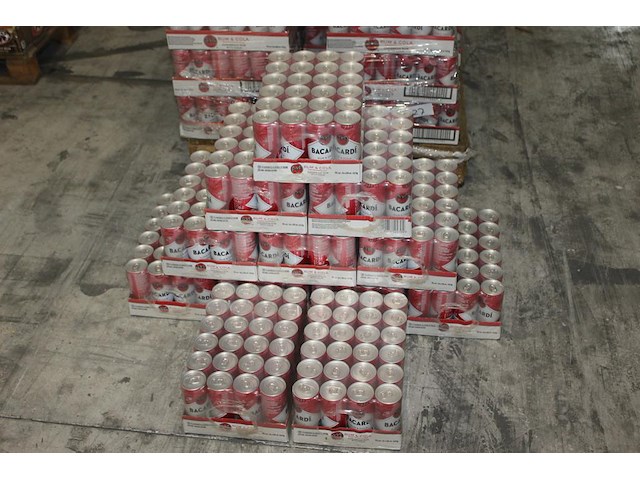 12 x 24 blikken bacardi cola 0,25cl. tht 1-2027. bod inclusief statiegeldwaarde van 43,20 euro. - afbeelding 1 van  3