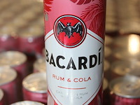 12 x 24 blikken bacardi cola 0,25cl. tht 1-2027. bod inclusief statiegeldwaarde van 43,20 euro. - afbeelding 3 van  3