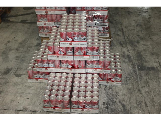 12 x 24 blikken bacardi cola 0,25cl. tht 1-2027. bod inclusief statiegeldwaarde van 43,20 euro. - afbeelding 1 van  3