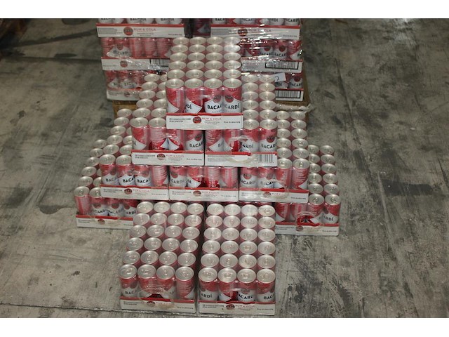 12 x 24 blikken bacardi cola 0,25cl. tht 1-2027. bod inclusief statiegeldwaarde van 43,20 euro. - afbeelding 1 van  3
