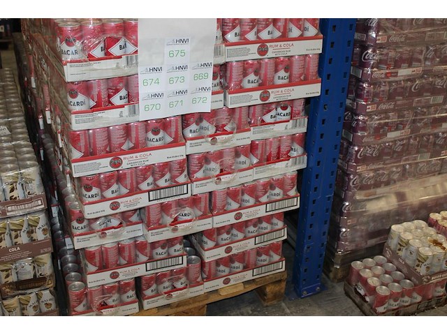 12 x 24 blikken bacardi cola 0,25cl. tht 11-2026. bod inclusief statiegeldwaarde van 43,20 euro. - afbeelding 1 van  2
