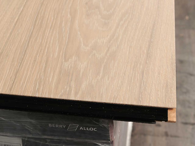 120 m2 parket eiken fineer berry alloc - 2410 x 241 x 10,1 mm - afbeelding 1 van  4