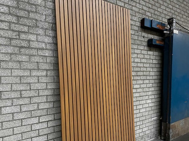 120x composiet gevelbekleding triple rhombus eiken incl. montagebeugels 290cm lang - afbeelding 2 van  4