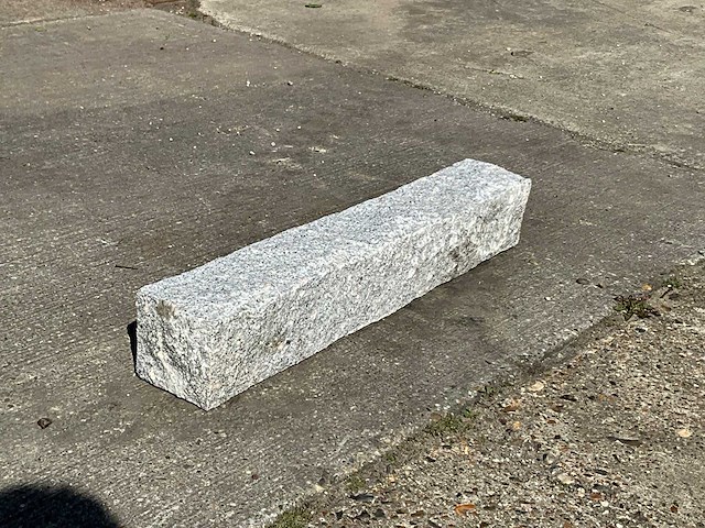 120x130x740mm granieten opsluitbanden / trottoirbanden (210x) - afbeelding 1 van  5