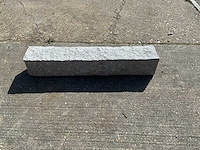 120x130x740mm granieten opsluitbanden / trottoirbanden (210x) - afbeelding 2 van  5