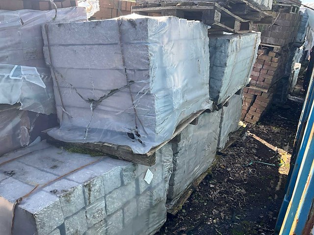 120x130x740mm granieten opsluitbanden / trottoirbanden (210x) - afbeelding 5 van  5