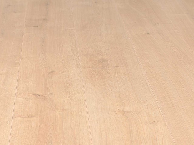 122 m2 laminaat plank - 1383 x 193 x 8 mm - afbeelding 1 van  3