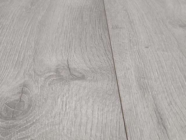 122 m2 laminaat plank - 1383 x 193 x 8 mm - afbeelding 1 van  3