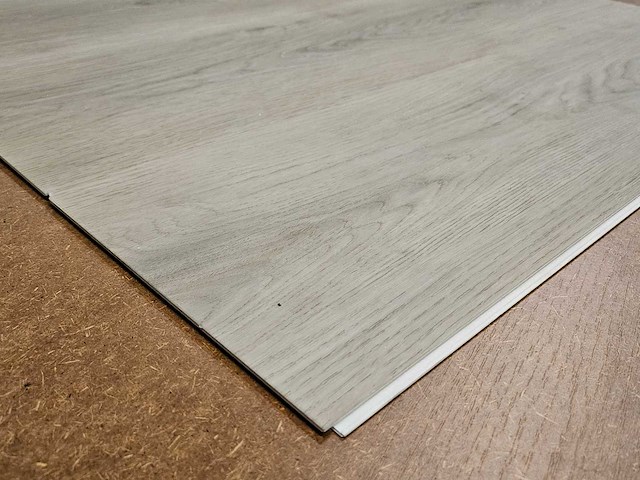 122 m2 pvc spc click plank - 820 x 228 x 4 mm - afbeelding 2 van  3