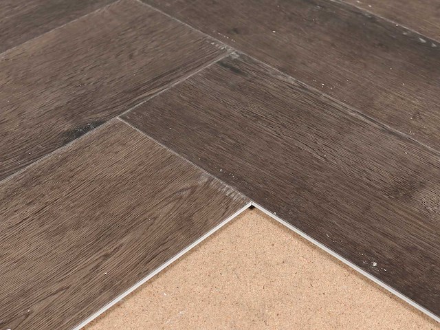 124 m2 pvc spc click visgraat - 750 x 150 x 5 mm - afbeelding 2 van  4