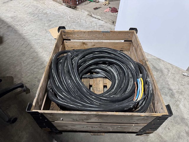 125a krachtstroom kabel neopreen 5g50 in pallet - afbeelding 1 van  4