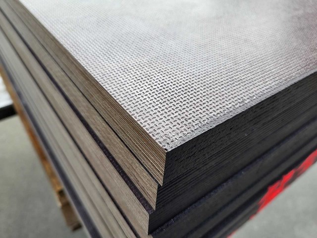 12x berken betonplex 24mm antislip ( 13.7 m2 ) - afbeelding 2 van  5