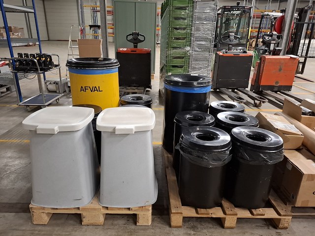 12x diverse afvalemmers - afbeelding 1 van  3