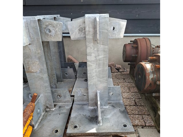 12x metalen poot met grondplaat - afbeelding 2 van  7