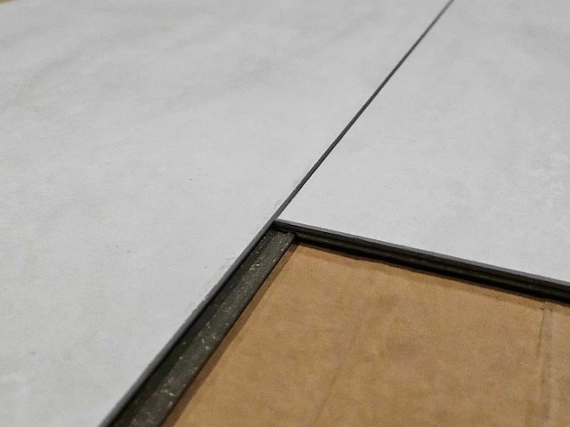 13 m2 laminaat tegel - 635 x 327 x 8 mm - afbeelding 2 van  3