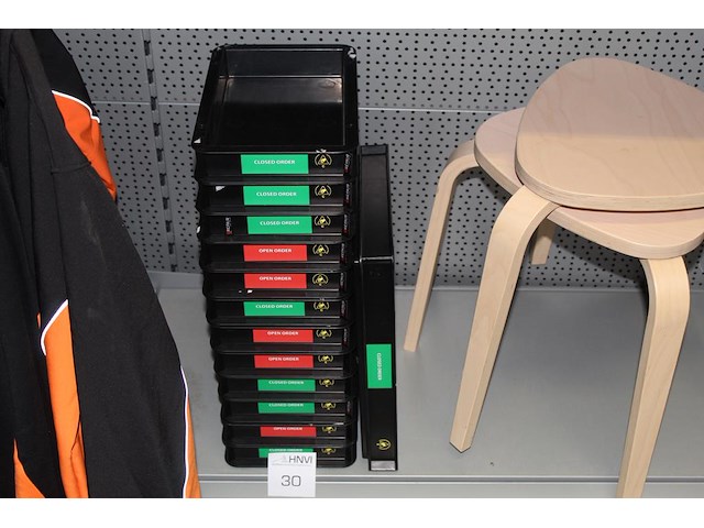 13 opslagbakjes waarvan klein 12 stuks afm. 20 x 30 cm en1 groot afm. 30 x 40 cm - afbeelding 1 van  2