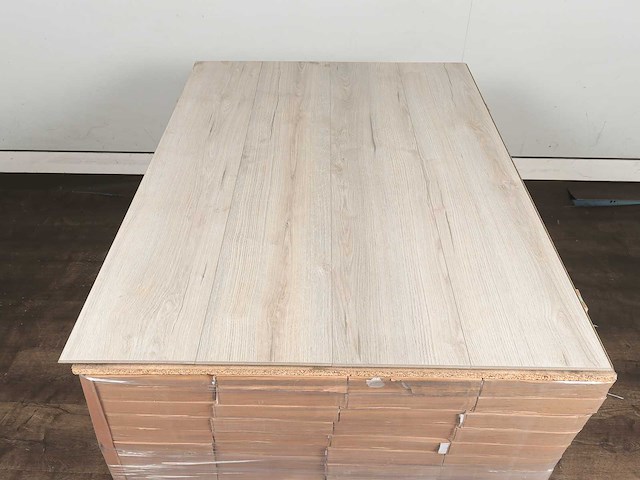 133 m2 laminaat plank watervast - 1383 x 244 x 7 mm - afbeelding 3 van  4